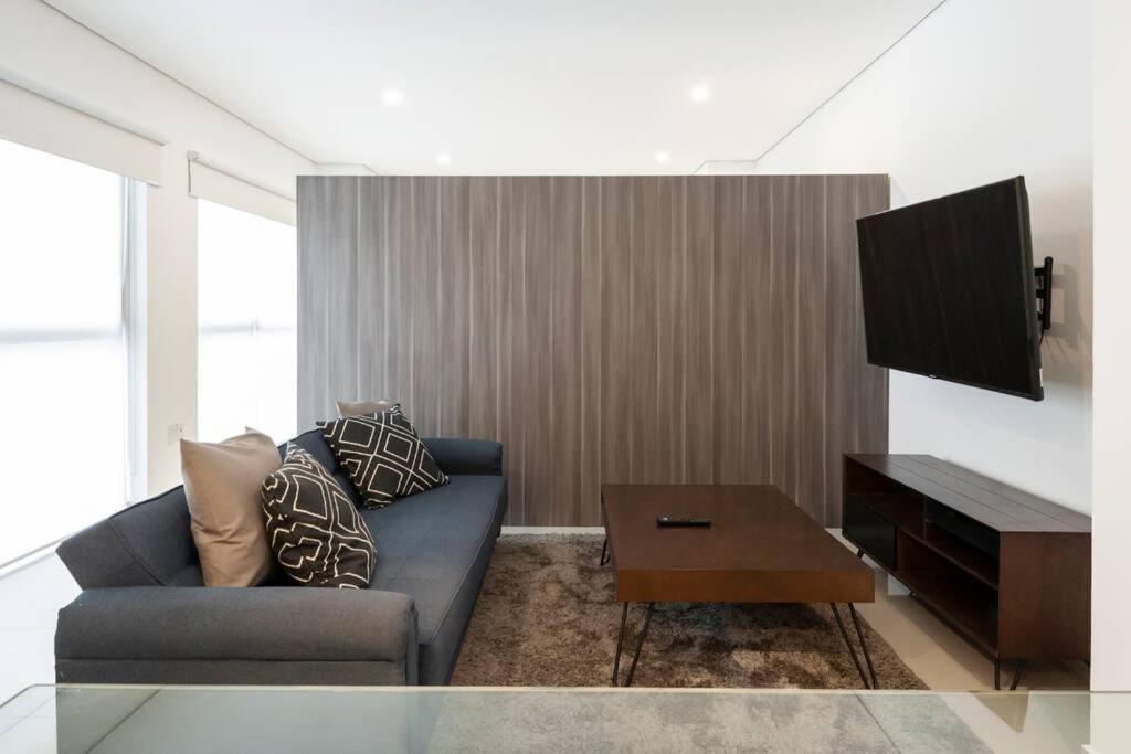 Beautiful Loft. King Size Bed. 150 Mbps Internet. Appartement *