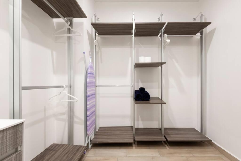 Beautiful Loft. King Size Bed. 150 Mbps Internet. Appartement